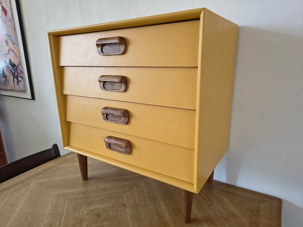 Vintage Ladekast Jaren '60 – Okergeel☀️, Huis en Inrichting, Kasten | Ladekasten, Zo goed als nieuw, 3 of 4 laden, Onbekend, 25 tot 50 cm