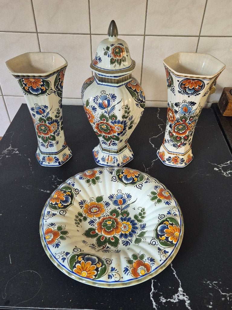 Kaststel + bijpassend bord (Delft polychroom), Ophalen