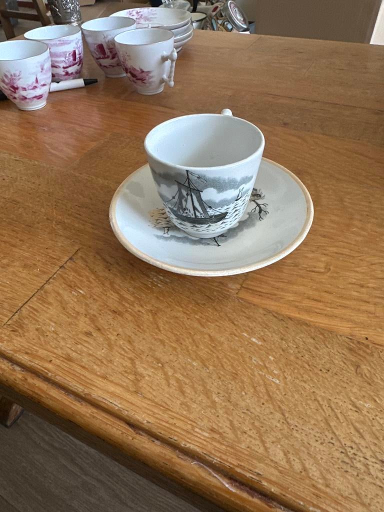 Antieke kop en schotel Petrus Ragout & co, Antiek en Kunst, Antiek | Servies los, Ophalen