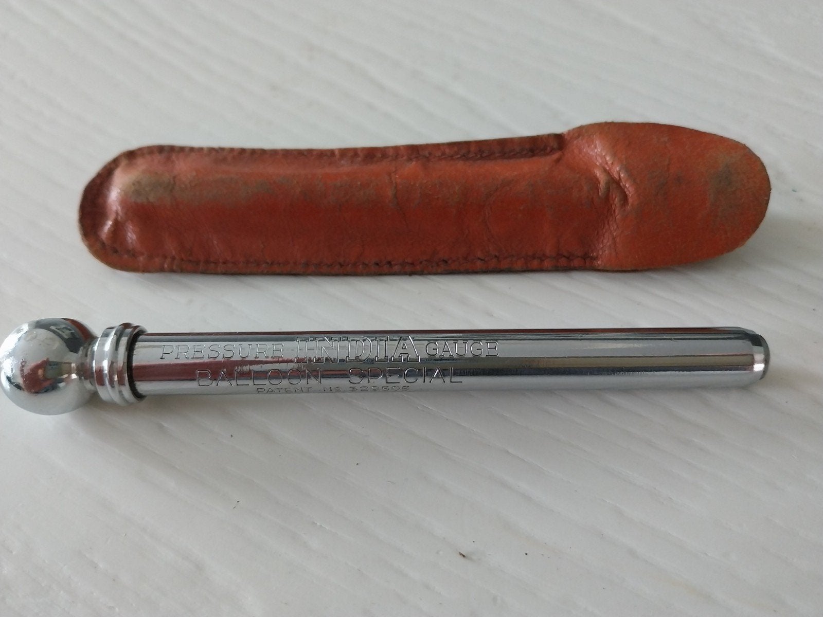 Vintage bandenspanningsmeter met leren etui, Ophalen of Verzenden, Gebruikt