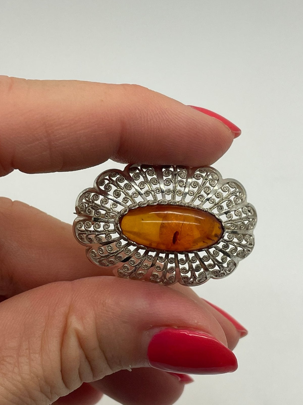 F548 Prachtige zilveren barnsteen broche, Ophalen of Verzenden, Zilver, Broche, Met edelsteen