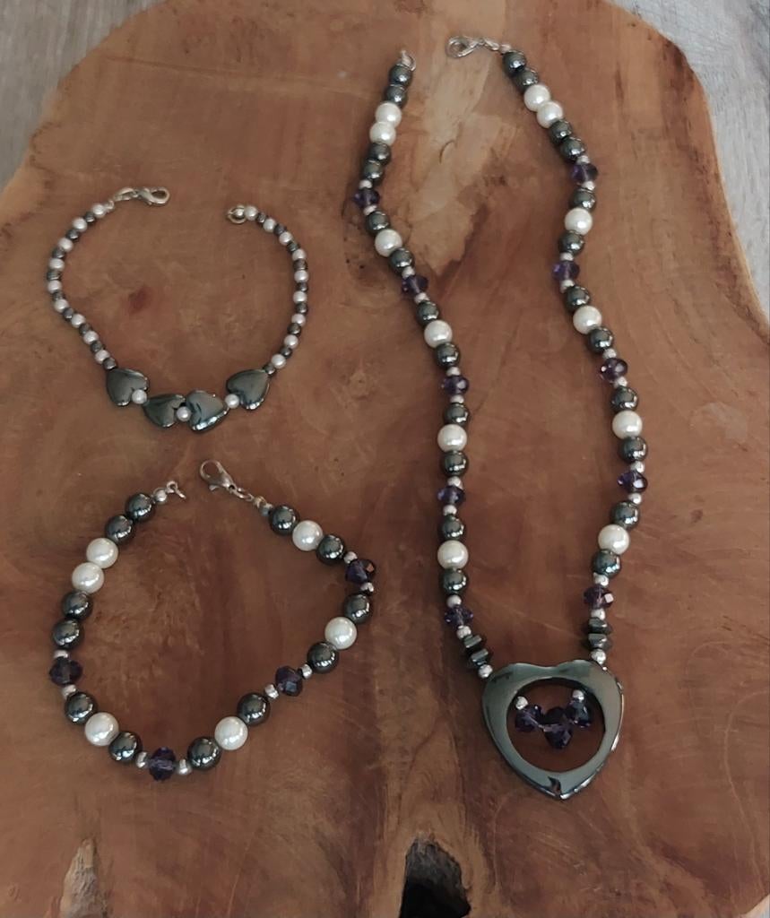 Sieradenset: Ketting en Armbanden met Hartjes, Sieraden, Tassen en Uiterlijk, Kettingen, Ophalen, Zo goed als nieuw, Grijs, Overige materialen