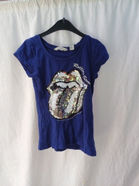 Stoer blauw t-shirt, pailettes Rolling Stones mt 134/140 H&M, Kinderen en Baby's, Meisje, ., Ophalen of Verzenden, Zo goed als nieuw