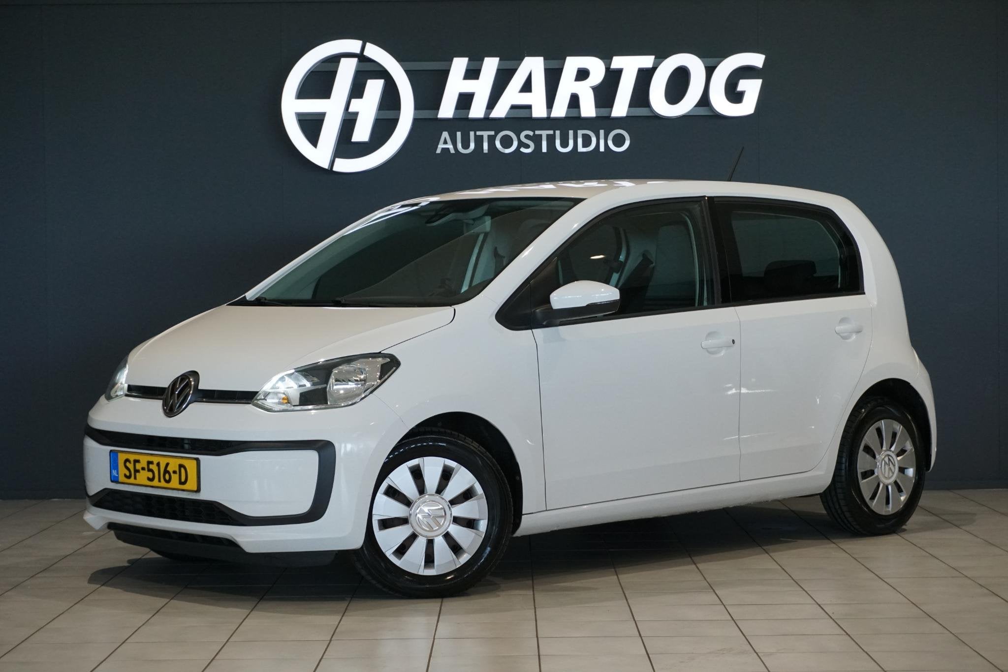 Volkswagen Up! 1.0 BMT move up! 5-DRS + AIRCO / DAB / BLUETO, Auto's, Voorwielaandrijving, Stof, Gebruikt, Wit