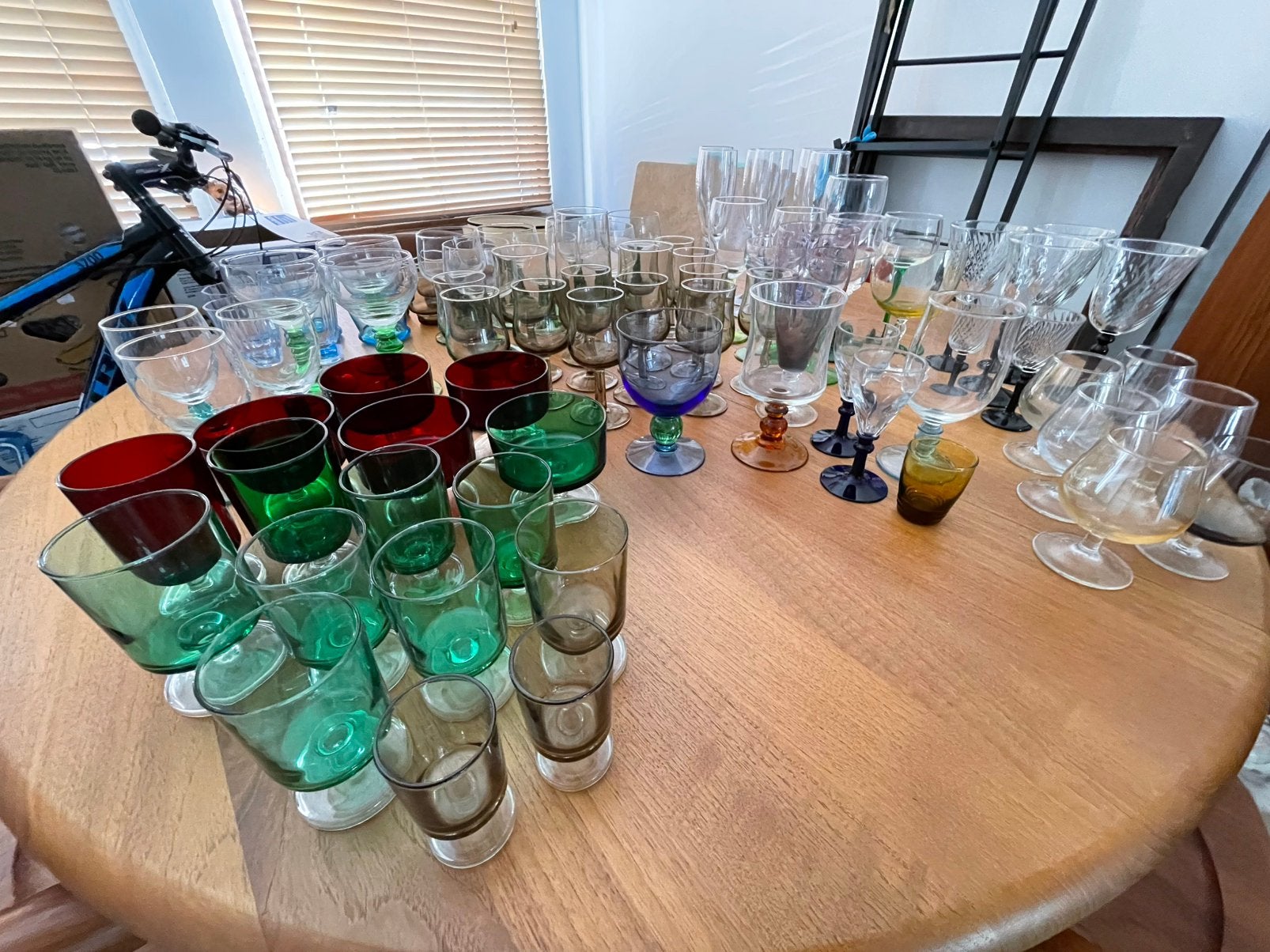 Grote partij vintage glazen, gekleurd glas, veel Luminarc, Ophalen of Verzenden, Zo goed als nieuw, Overige typen