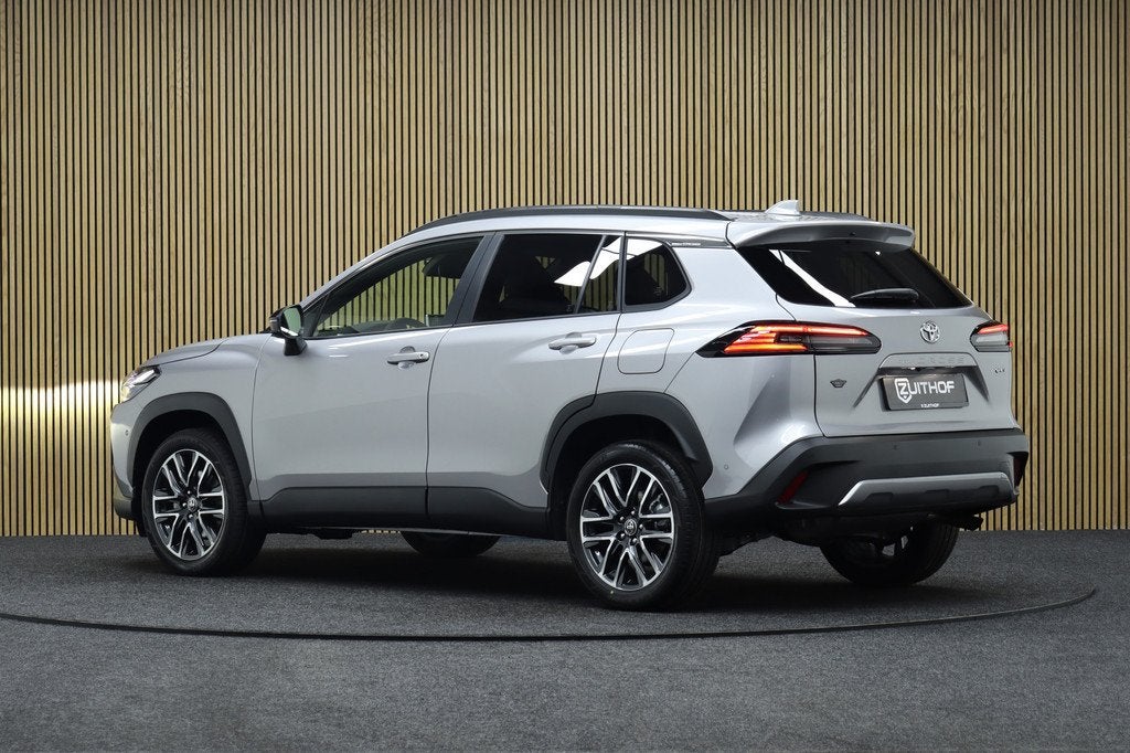 Toyota Corolla Cross Hybrid 180 Executive | Nieuw uit voorra, Auto's, 4 cilinders, 179 pk, Origineel Nederlands, Bedrijf