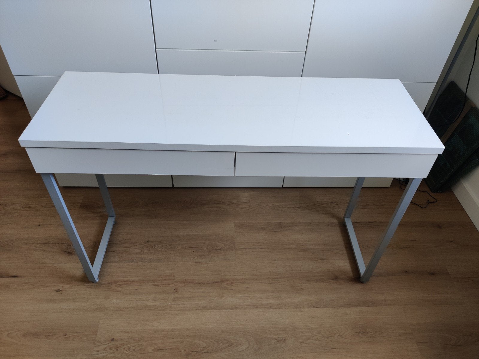 Witte sidetable met twee lades, Ophalen, Gebruikt, 100 tot 150 cm, 25 tot 50 cm