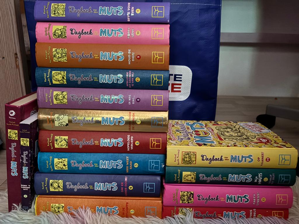 Dagboek van een Muts complete serie 1 tm 14, Ophalen, Zo goed als nieuw, Rachel Renée Russell