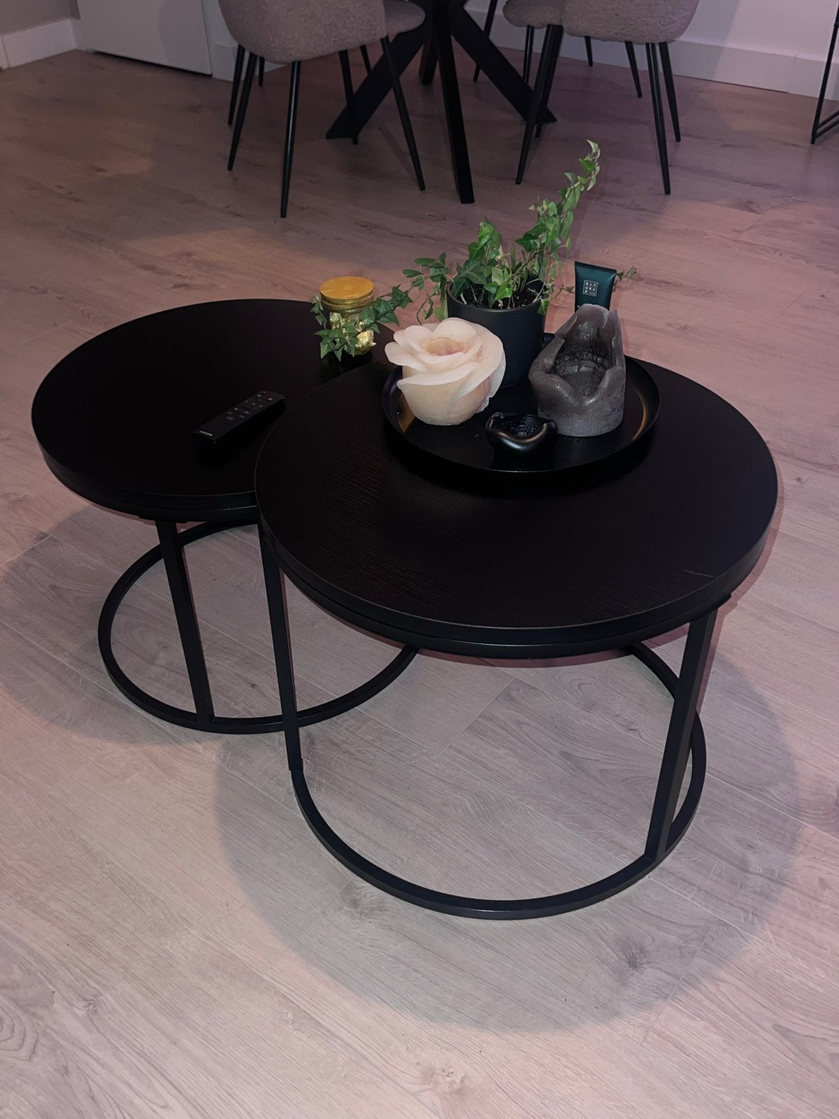 Set van 2 zwarte ronde salontafels, metaal en hout, Huis en Inrichting, Tafels | Salontafels, Ophalen, Rond, 50 tot 100 cm, Zo goed als nieuw