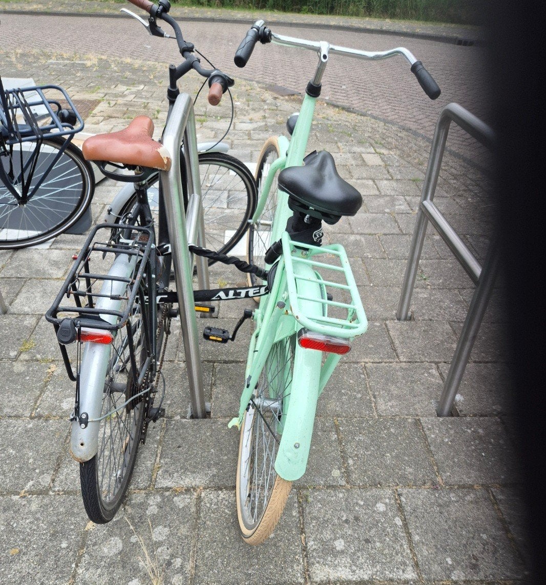 2 fietsen altec fiets met lage instap en bagagedrager, Terugtraprem, 50 tot 53 cm, Ophalen, Overige merken