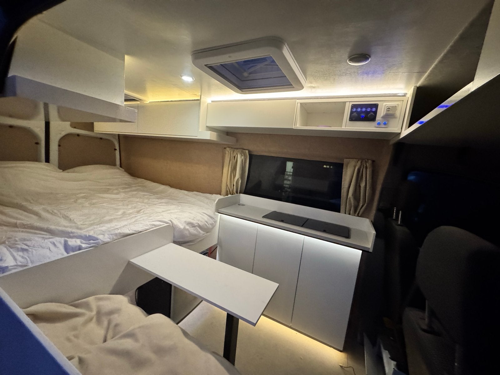 Mercedes-Benz 316 Sprinter Camper - Automaat / 4 pers ., Caravans en Kamperen, Automaat, Chemisch toilet, Dakluik, Tot en met 2