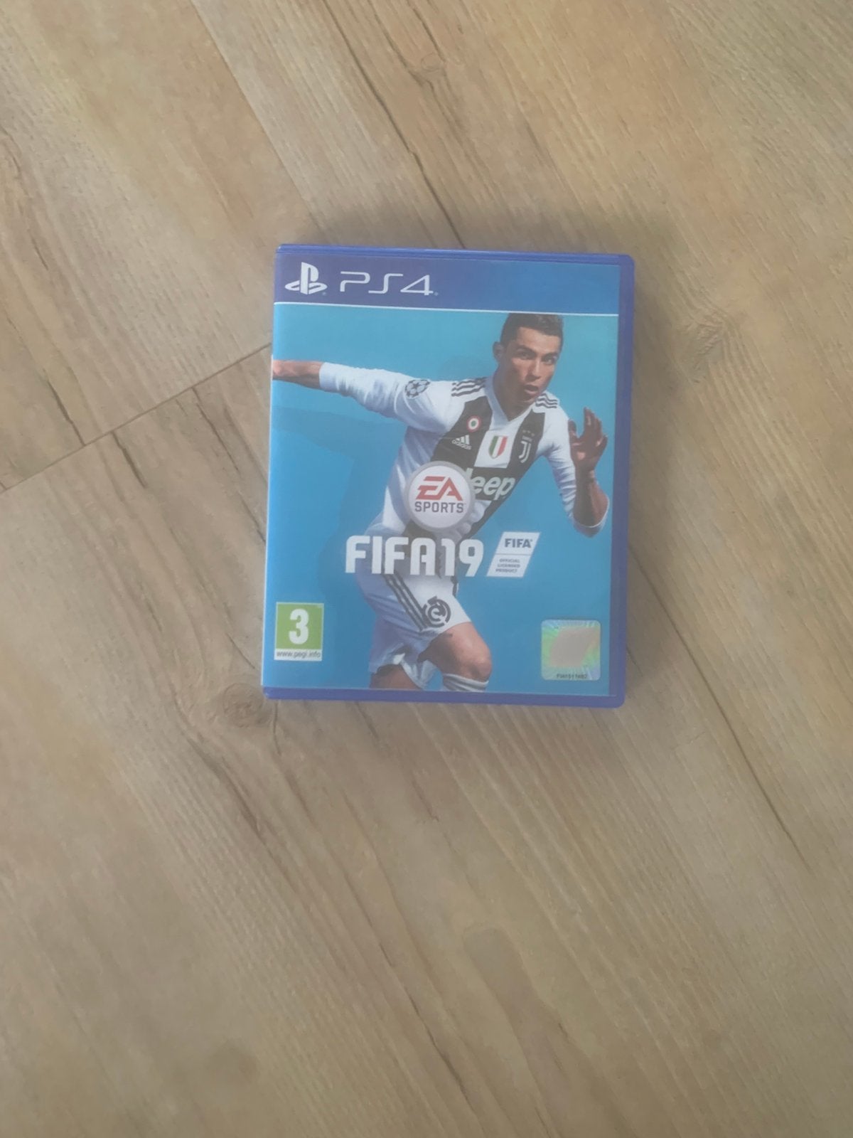 Fifa 19, Verzenden, Zo goed als nieuw, Sport, 3 spelers of meer