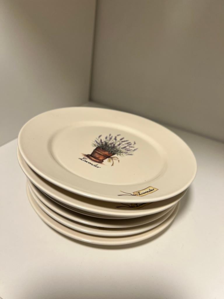 Splinternieuwe taartbordjes Jet Ter Steege - lavender, Huis en Inrichting, Keuken | Servies, Ophalen of Verzenden, Zo goed als nieuw