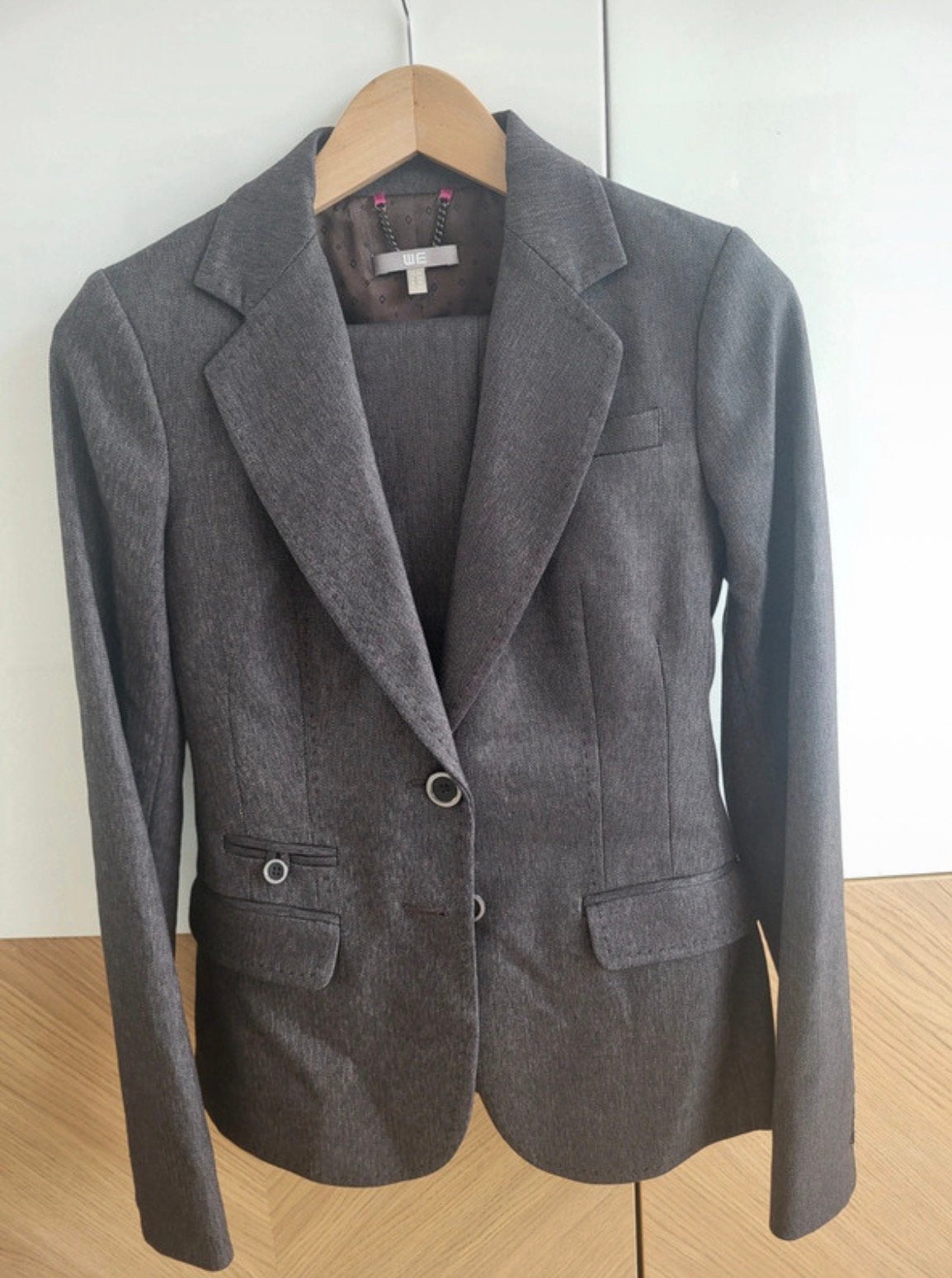 Tweedelig damespak WE fashion, pantalon en jasje, Kleding | Dames, Ophalen of Verzenden, Zo goed als nieuw, Maat 34 (XS) of kleiner