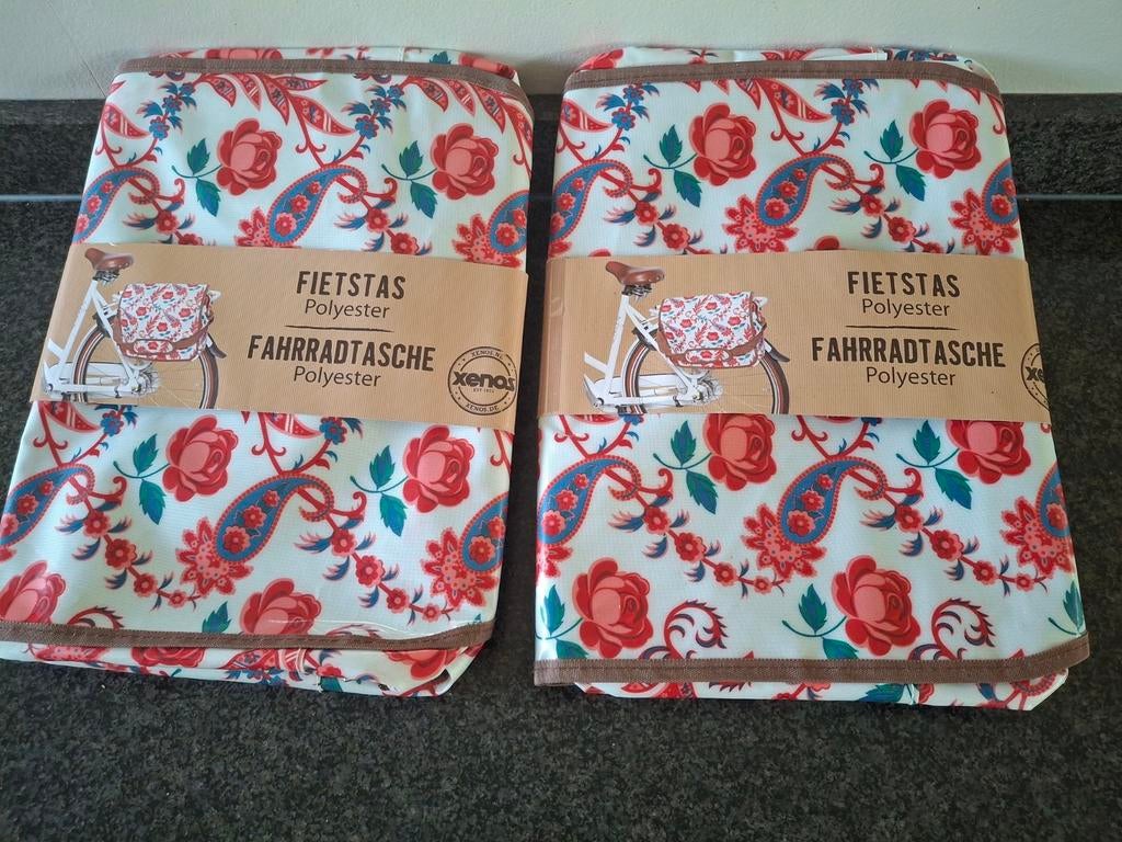 Nieuwe Xenos fietstassen met bloemenprint (set van 2), Fietsen en Brommers, Fietsaccessoires | Fietstassen, Ophalen of Verzenden