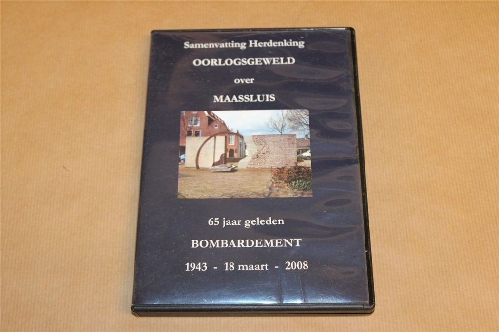 Maassluis Bombardement — Herdenking 1943 DVD, Boeken, Ophalen of Verzenden, Gelezen
