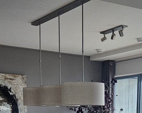 Moderne hanglamp met 3 taupe stoffen kappen incl led lampen., Ophalen, Zo goed als nieuw