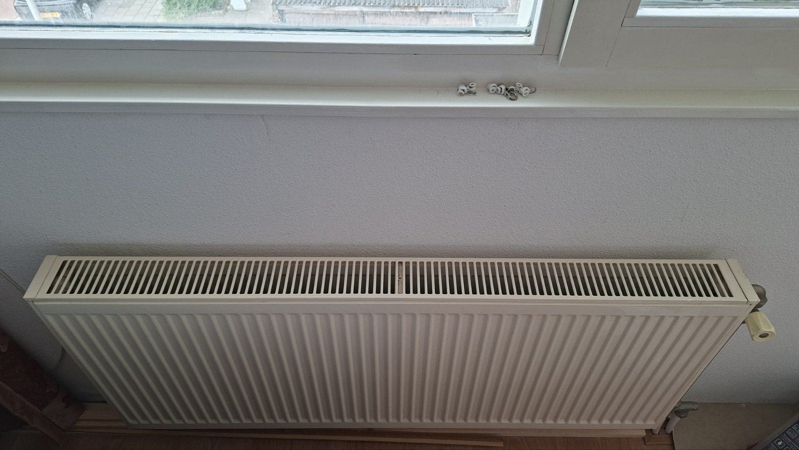 Witte paneelradiator 120x50x10 cm met kraan - gratis, Ophalen, 30 tot 80 cm, Gebruikt, Radiator