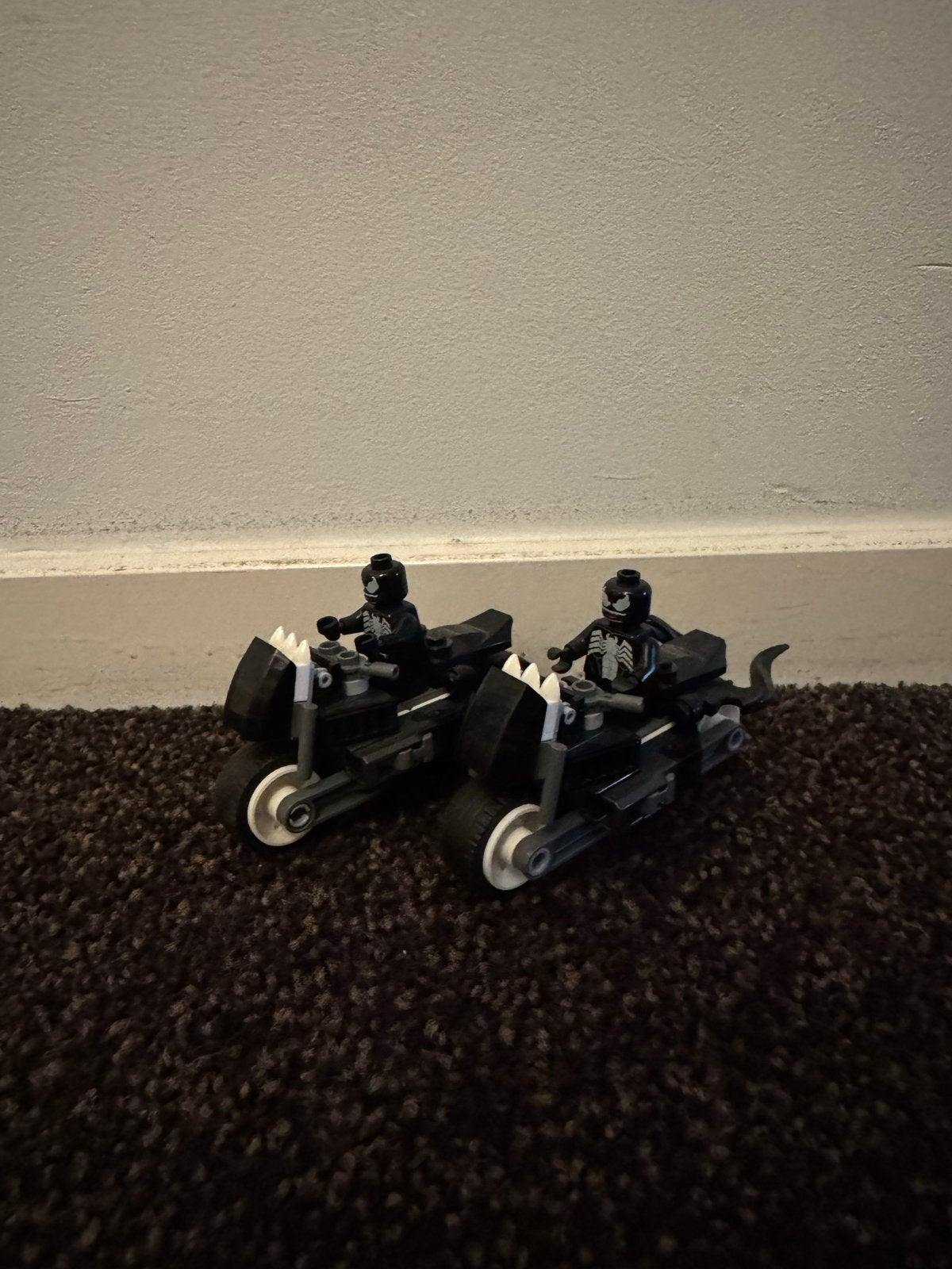 2x Lego Venom Bikers - Zonder boekje en verpakking, Ophalen, Gebruikt