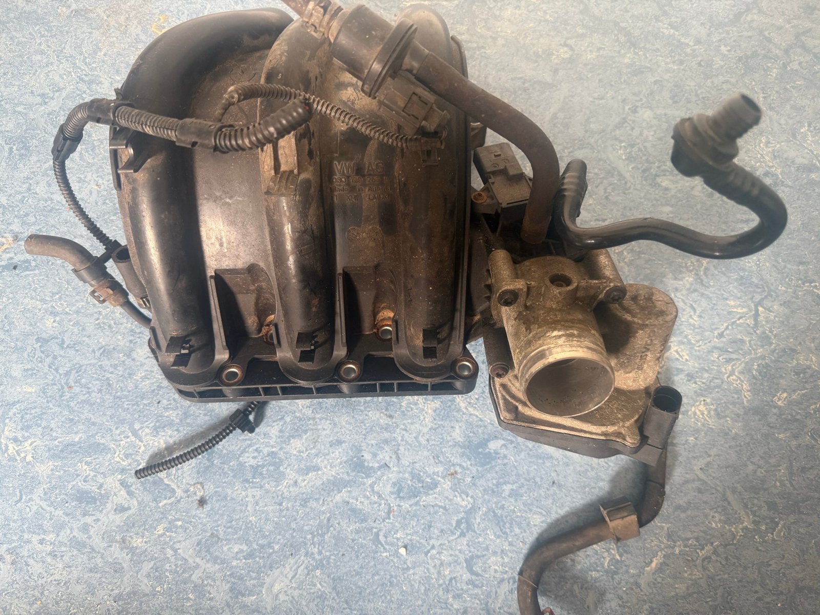 Gasklephuis + Inlaatspruitstuk VW AG 03D133062E 03D129766L, Auto-onderdelen, Ophalen of Verzenden, Gebruikt, Volkswagen