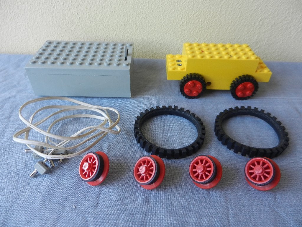 Lego 4,5 volt (trein) motor met batterijhouder en extra's, Ophalen of Verzenden, Gebruikt