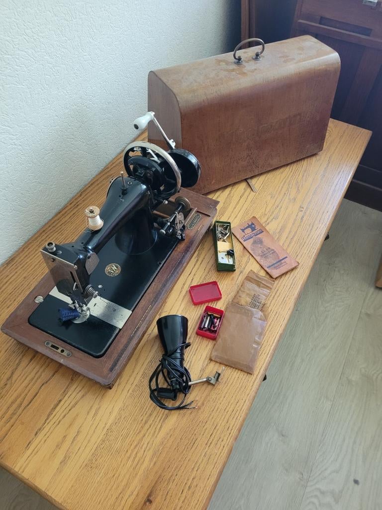 Naaimachine  Naumann handbediend, Ophalen