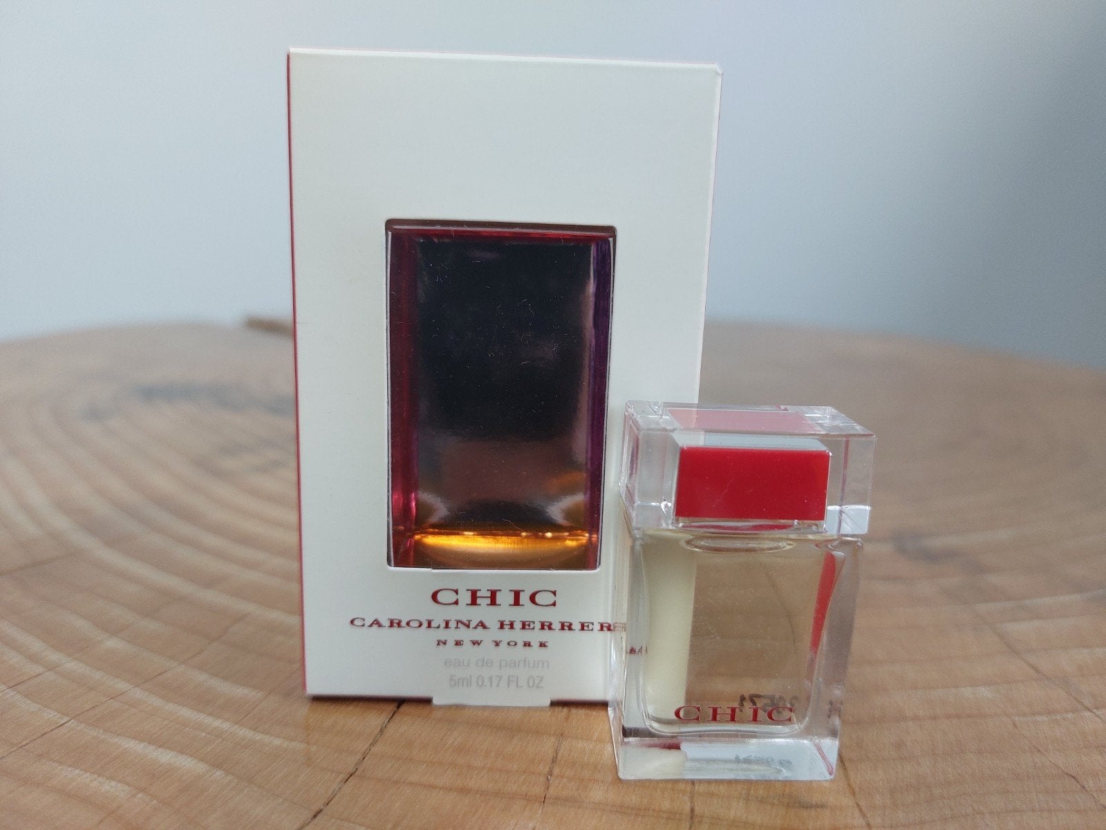 Carolina Herrera Chic Eau de Parfum 5ml miniatuur, Verzenden, Nieuw, Miniatuur, Gevuld