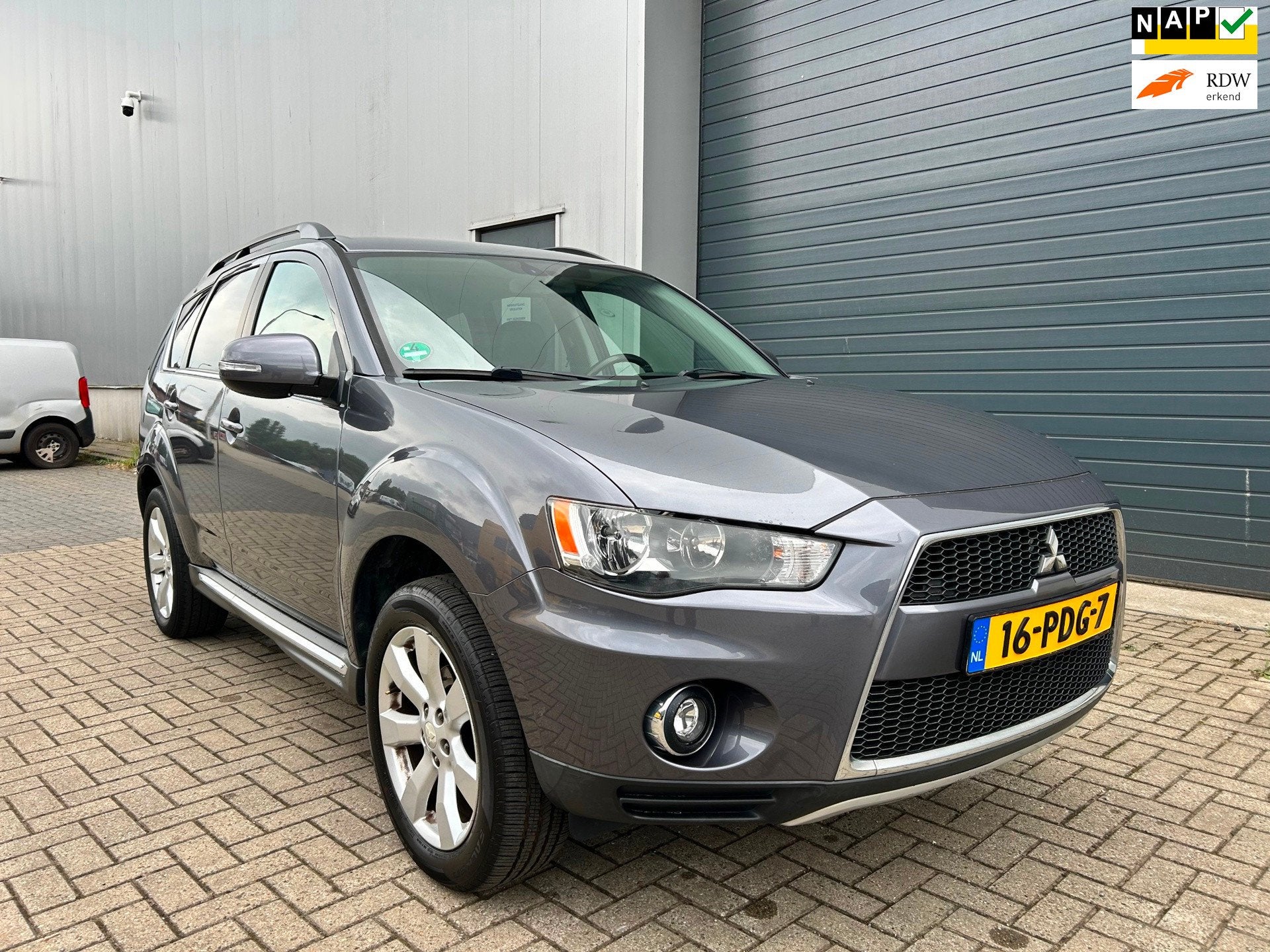 Mitsubishi Outlander 2.0i Intro Edition AUT CLIMA NAVI PDC, 4 cilinders, Origineel Nederlands, Bedrijf, SUV of Terreinwagen
