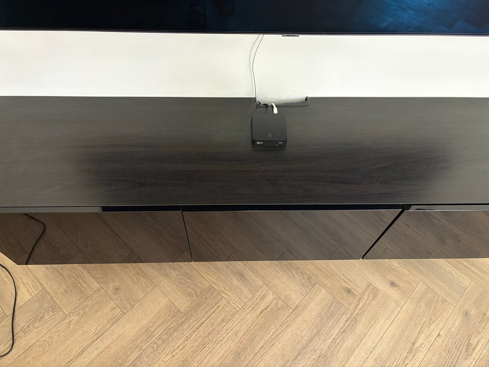 Zwart zwevend tv-meubel met opbergruimte BESTA van IKEA, Ophalen, 150 tot 200 cm, Zo goed als nieuw, Minder dan 100 cm