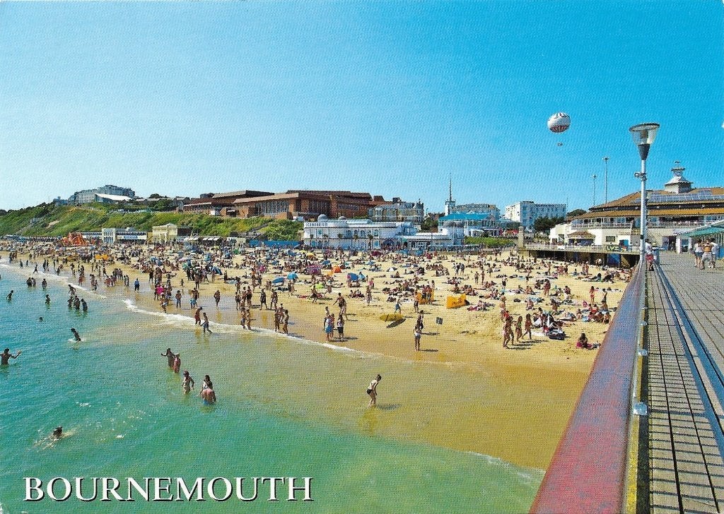 Ansichtkaart  	Bournemouth (Engeland)	Strand	vanaf de Pier, Verzenden, 1980 tot heden, Gelopen, Engeland