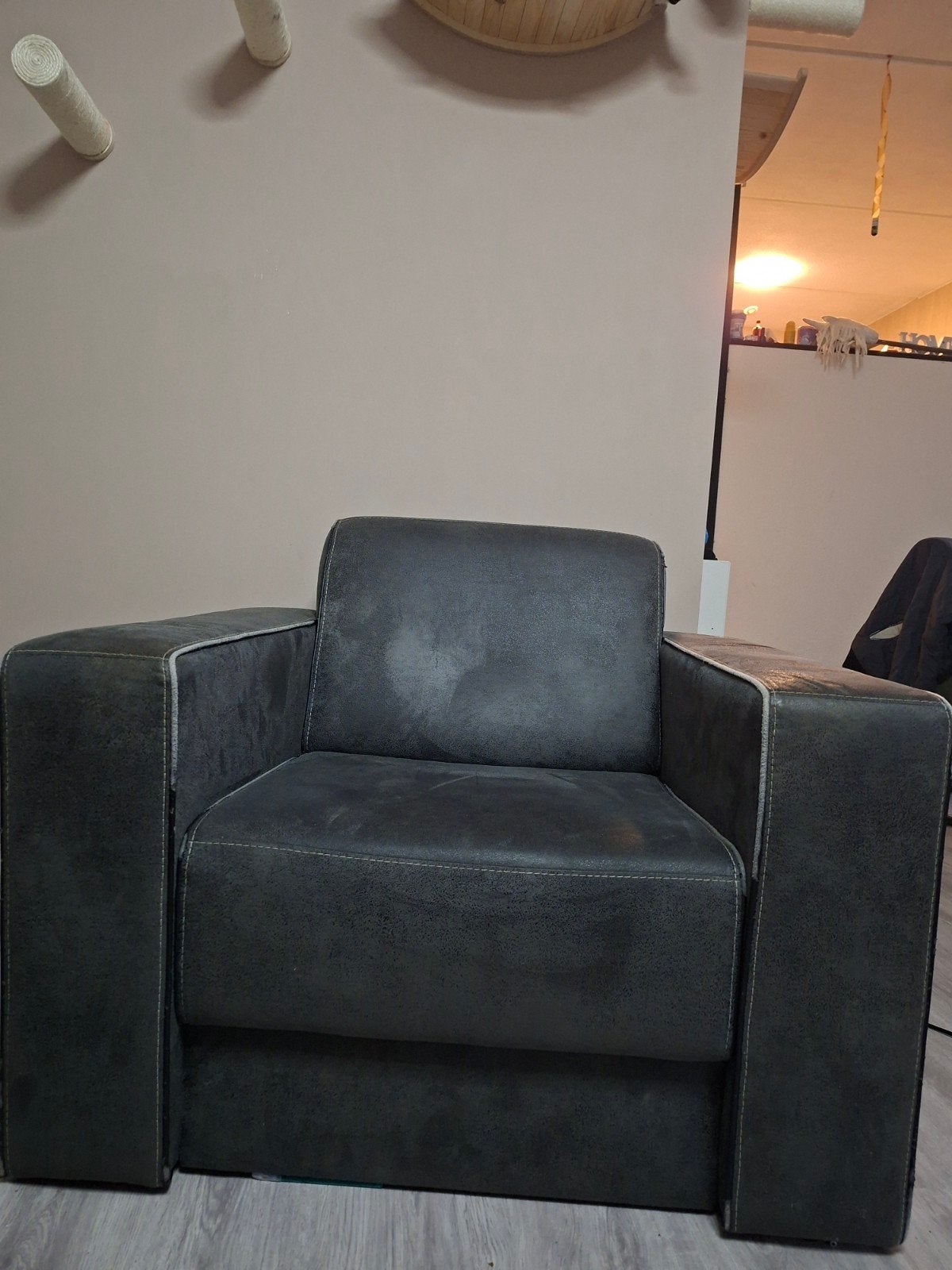 GRATIS 2 comfortabele donkergrijze fauteuils, Ophalen, Gebruikt