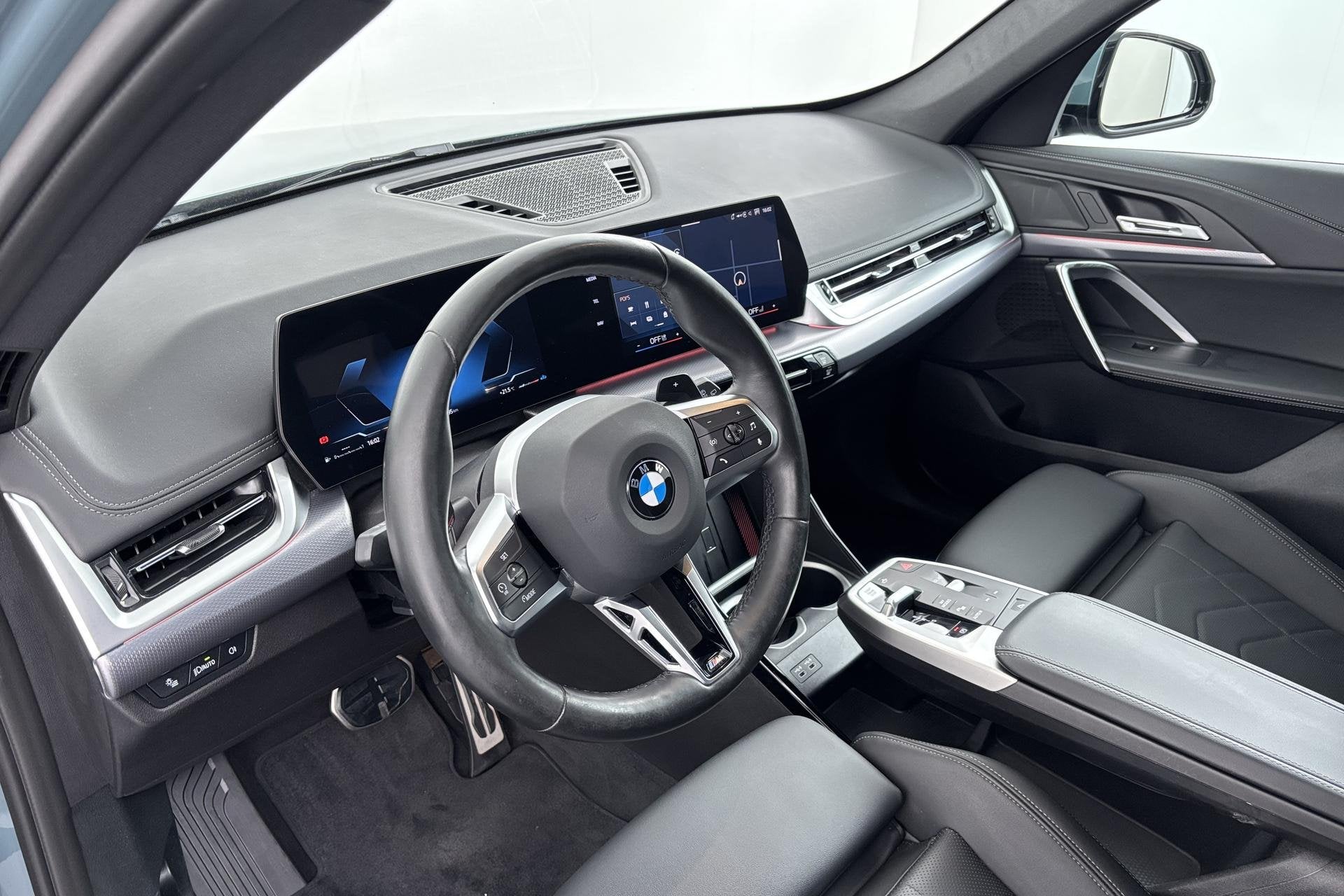 BMW X1 sDrive18i – sportief en verfijnd in opvallende kleu, Auto's, 136 pk, Gebruikt, Bedrijf, 3 cilinders