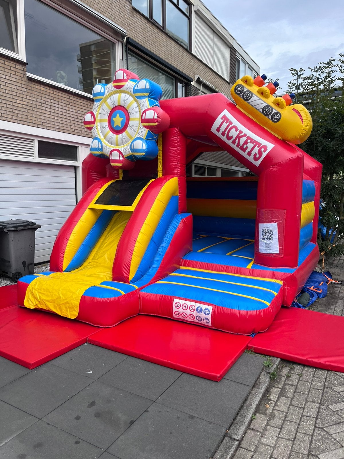 Springkussen huren? Voordelig én volledig verzorgd!, Ophalen of Verzenden, Zo goed als nieuw, Verjaardag