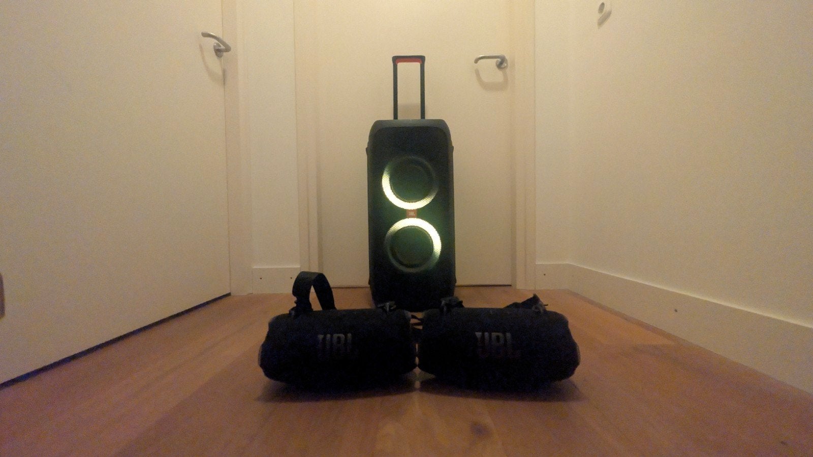 jbl partybox 310, met 1 of 2  jbl Xtreme 4, Audio, Tv en Foto, JBL, Bluetooth, Center speaker, Ophalen