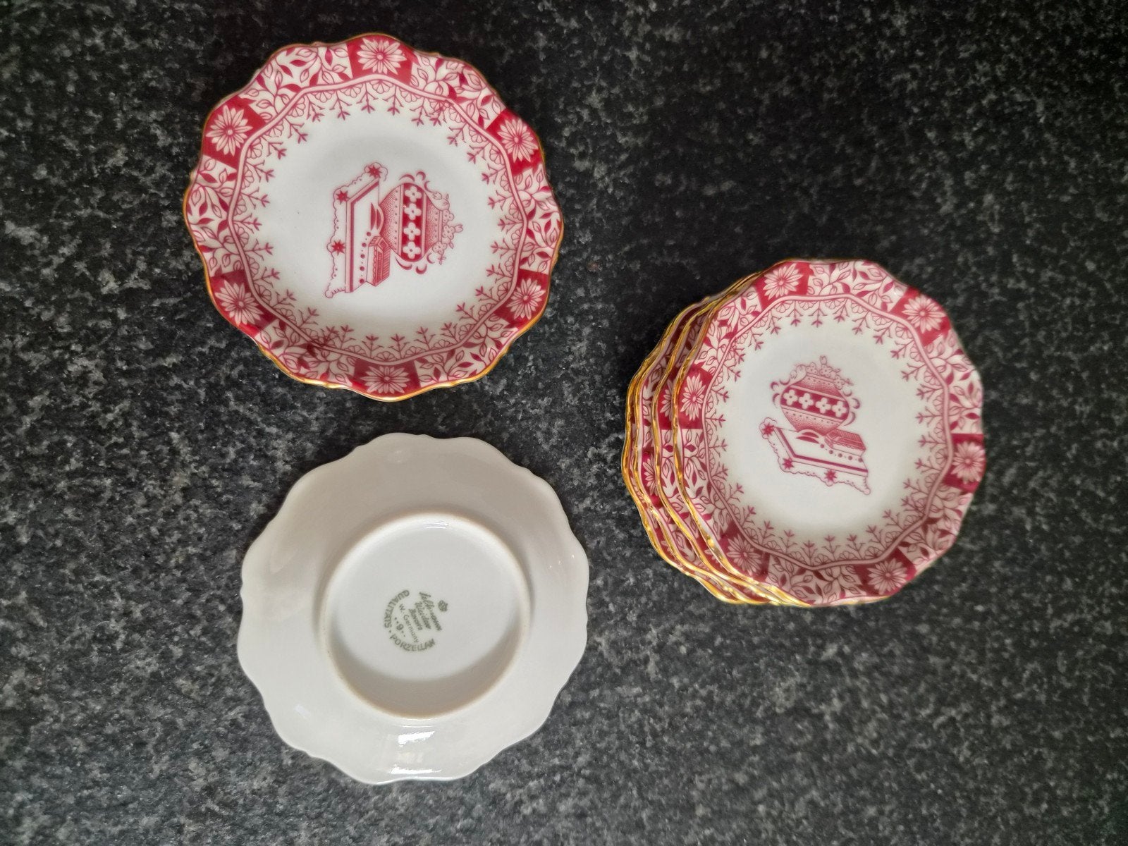 Set van 6 Antieke Porseleinen Schoteltjes, Rood/Wit, 9 cm, Ophalen of Verzenden