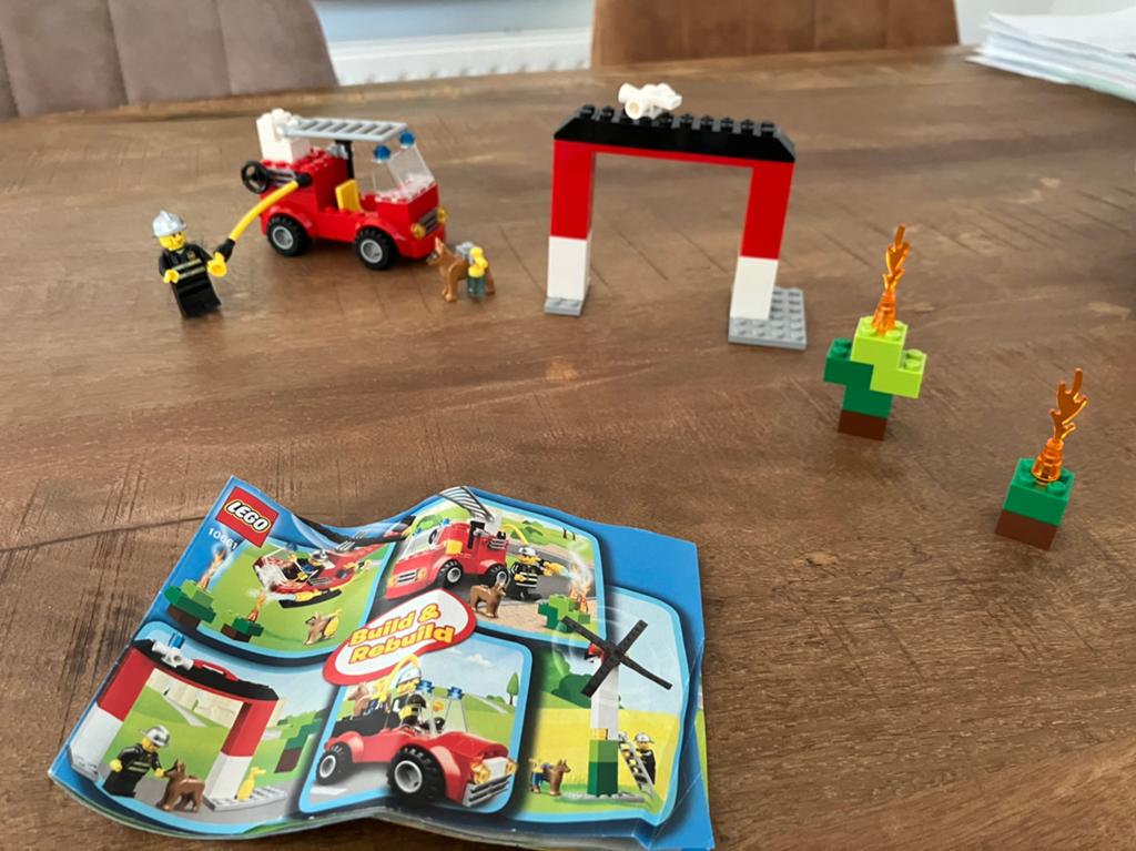 Lego build en rebuild 10661 brandweer, Lego, Ophalen of Verzenden, Zo goed als nieuw, Compleet
