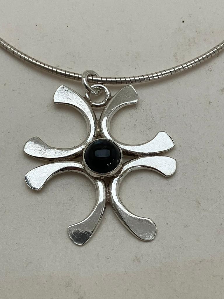 Zilveren hanger aan ketting, Ophalen of Verzenden, Zo goed als nieuw, Zilver