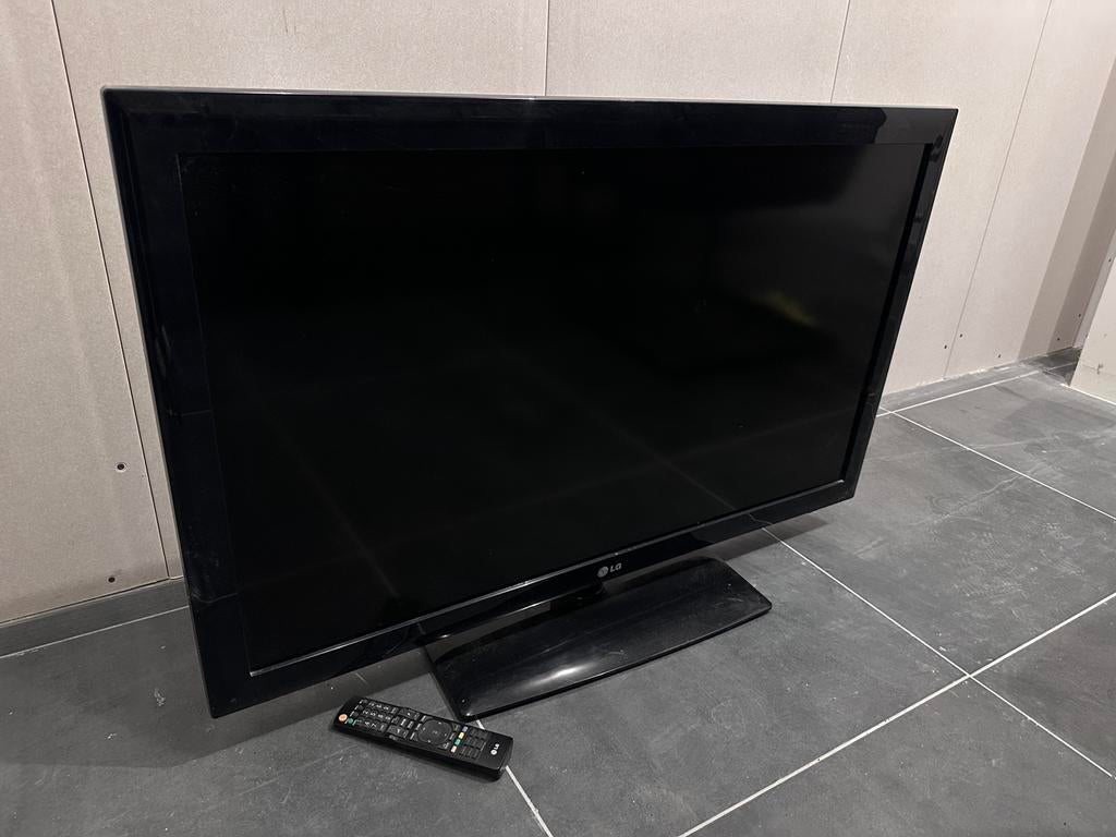 42 inch tv LG, met standaard, Ophalen, 50 Hz, Zo goed als nieuw, 100 cm of meer