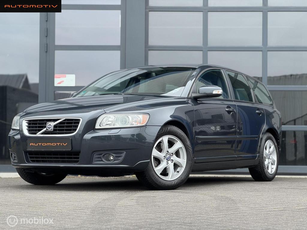 Volvo V50 2.4 Momentum TREKHAAK / NAP / AUTOMAAT, Auto's, Volvo, Gebruikt, 1367 kg, 700 kg, Parkeersensor