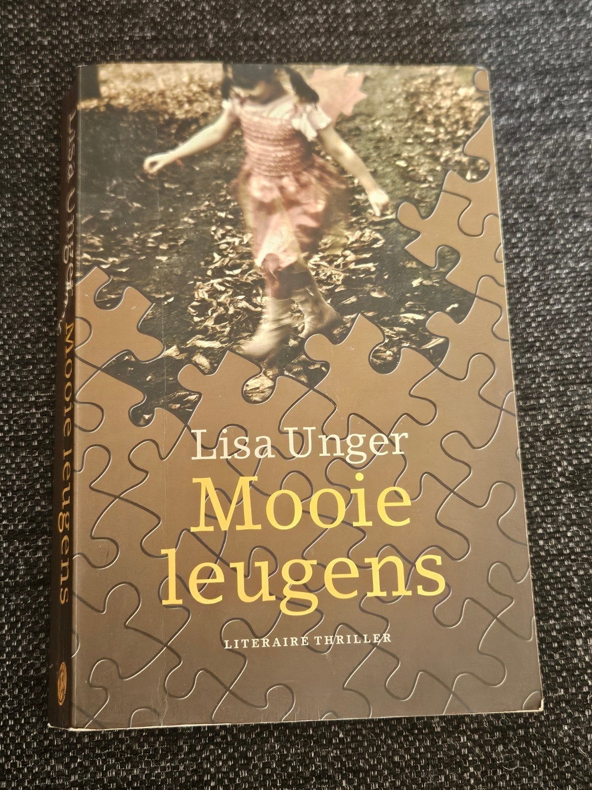 Lisa Unger - Mooie leugens, Ophalen of Verzenden, Gelezen, Lisa Unger