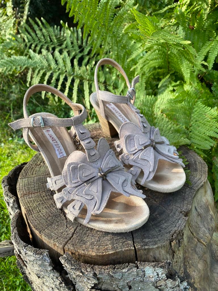 Beige leren nubbuck sandalen maat 38, Beige, Zo goed als nieuw, Sandalen of Muiltjes, Ophalen of Verzenden