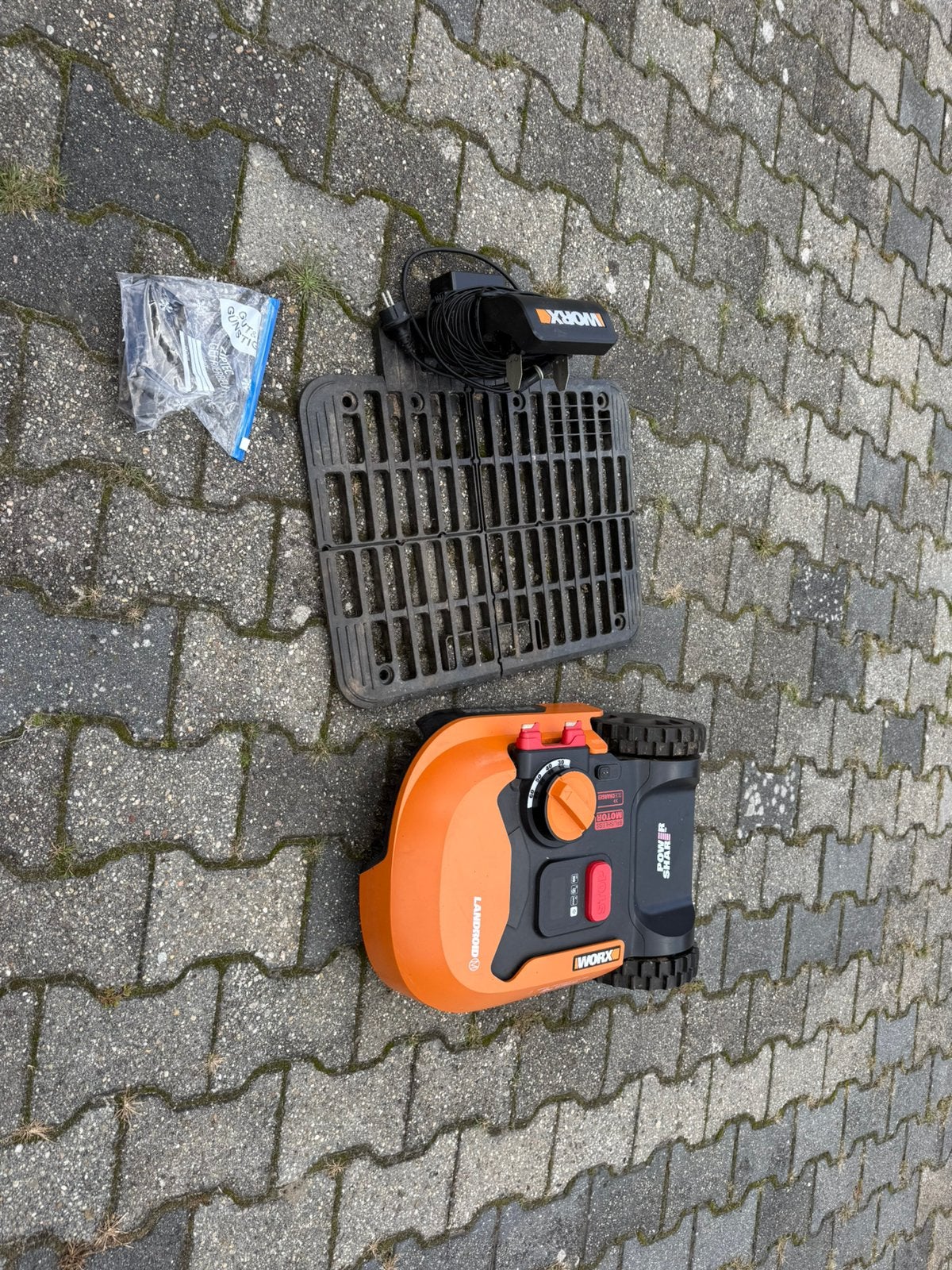 Worx Landroid M500 WR141E, Ophalen of Verzenden, Zo goed als nieuw, 20 tot 25 cm, Met regensensor