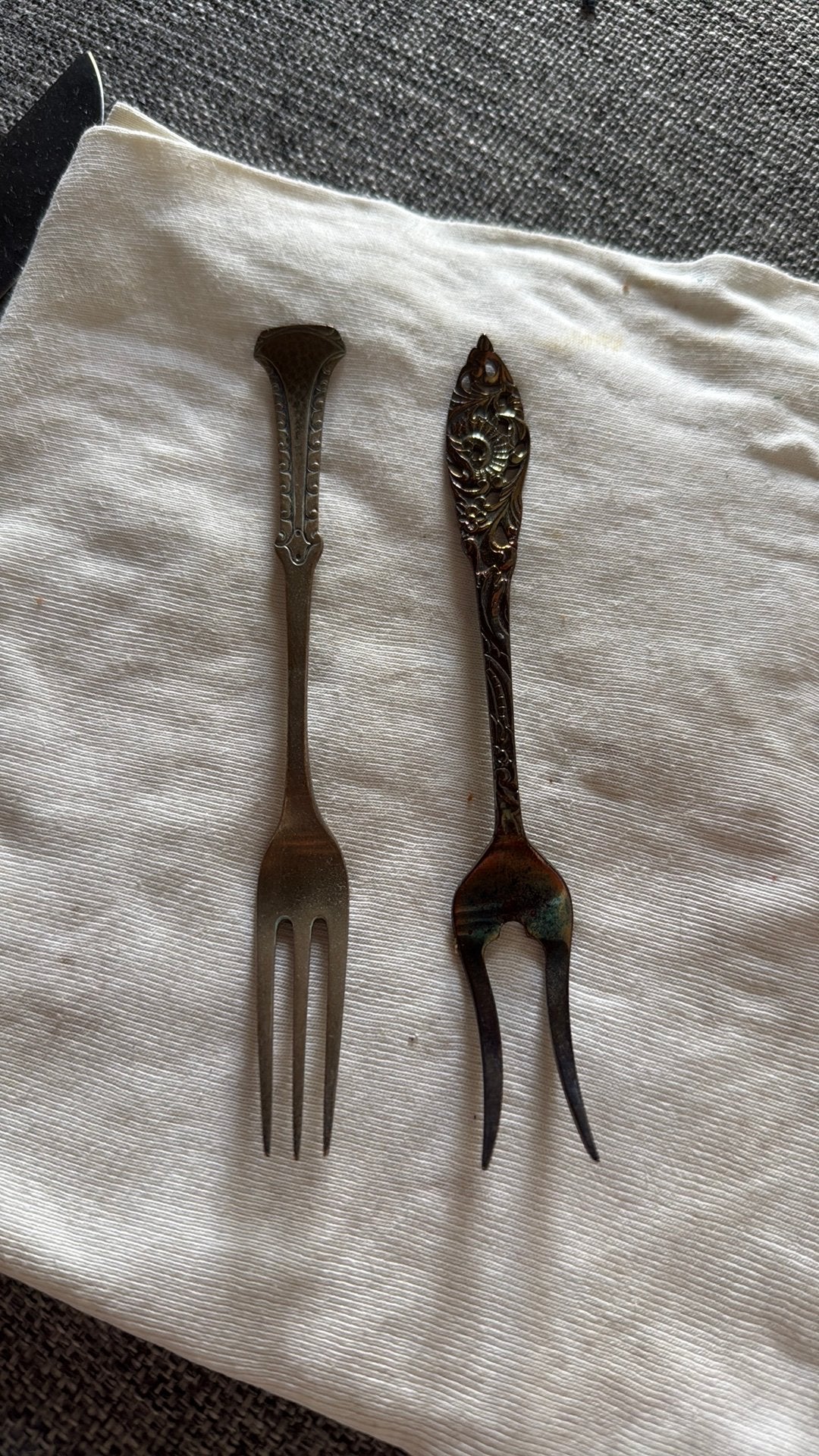 2 oude sierlijke serveervorkjes / gebaksvorkjes – vintage, Ophalen of Verzenden