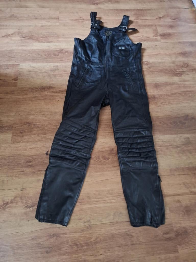 MQP leren motorbroek met bretels ziet er erg goed uit ., Ophalen