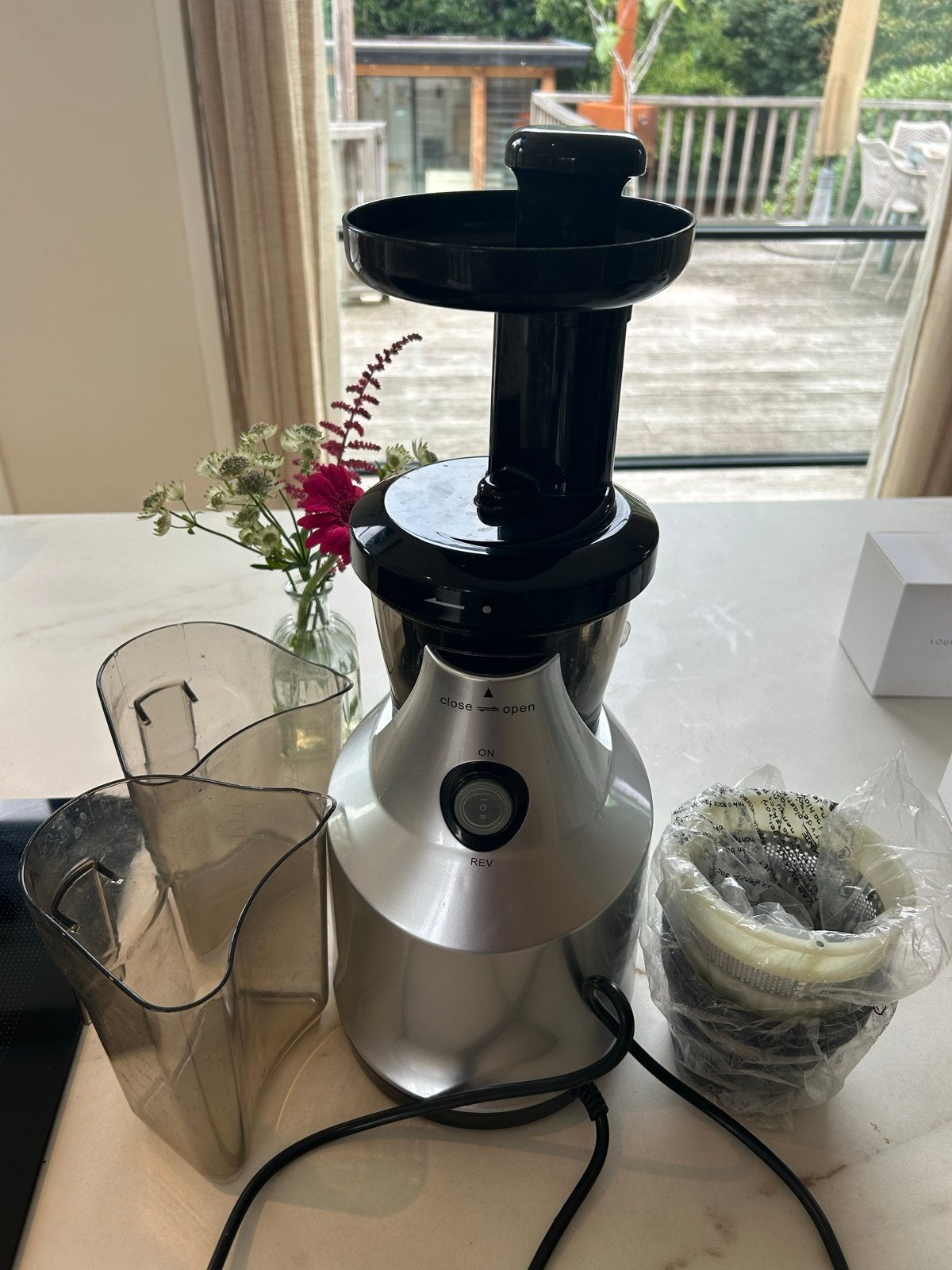 JuiceMe slowjuicer - zeer goede staat, 1 tot 2 liter, Ophalen of Verzenden, Zo goed als nieuw, 1 snelheid
