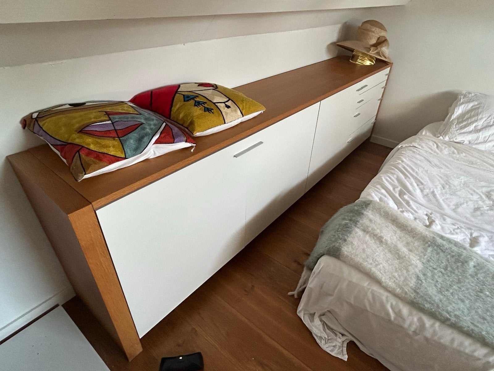 Pastoe dressoir A100 eiken mat lak wit/grepen alu, Huis en Inrichting, Kasten | Dressoirs, Ophalen, Gebruikt, Eikenhout, 200 cm of meer
