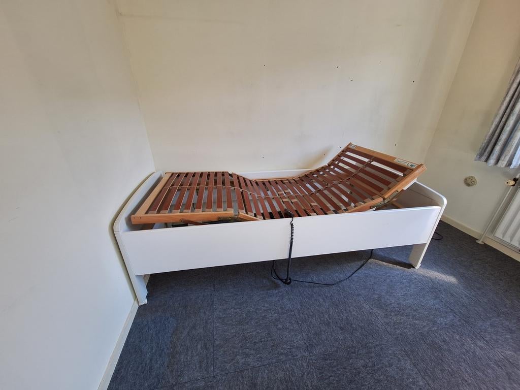 Seniorenbed met elektrisch verstelbare lattenbodem T.E.A.B, Ophalen, 90 cm, Eenpersoons, Wit