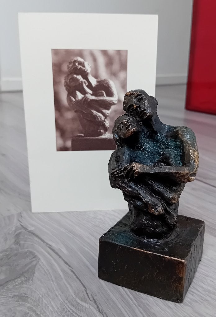 Astrid Veldhuyzen - Koppen sculptuur ""omarming"", Verzenden