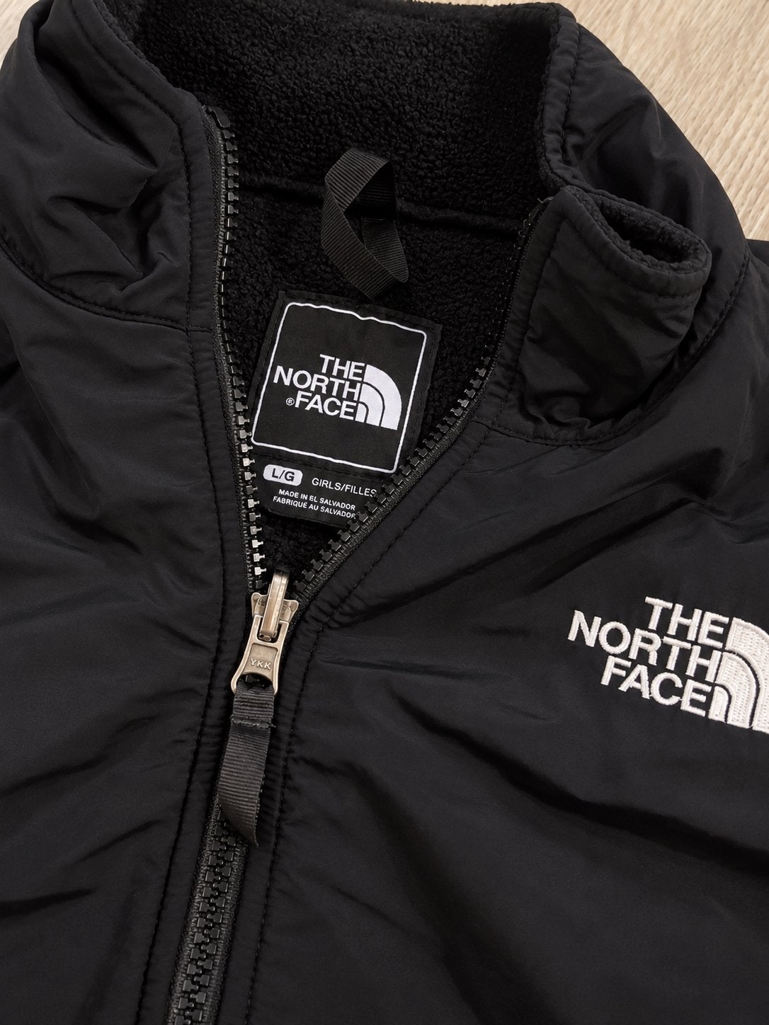 The North Face Denali Fleece Jas Zwart Meisjes Maat L, Gebruikt, VF International S.A.G.L., TOCHANGE@vfc.com, Via Senago 42/E, 6912 Pazzallo-Lugano, Zwitserland