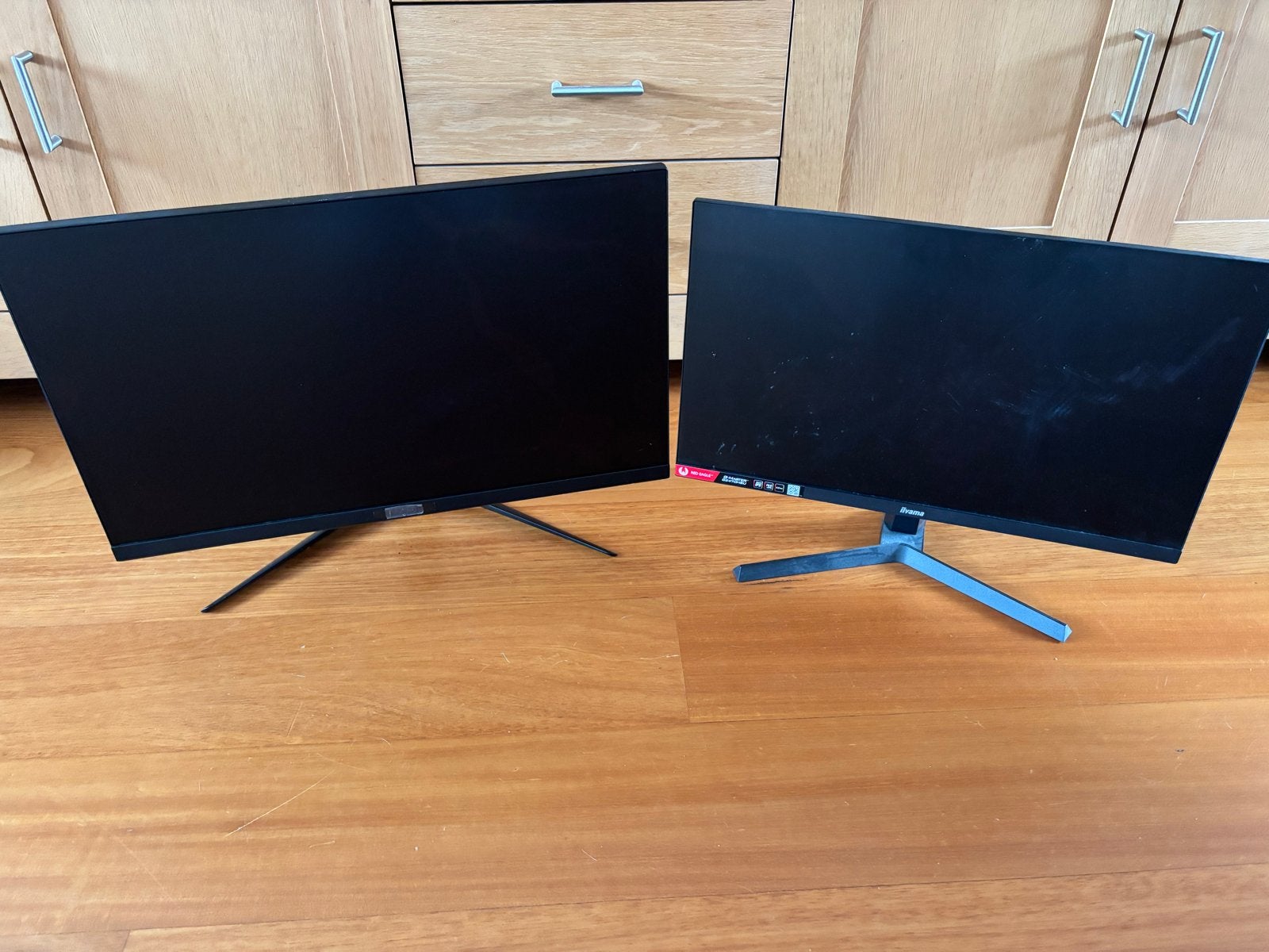 Twee gaming monitoren - MSI en Iiyama DEFECT, Computers en Software, Kantelbaar, 101 t/m 150 Hz, VA, Full HD